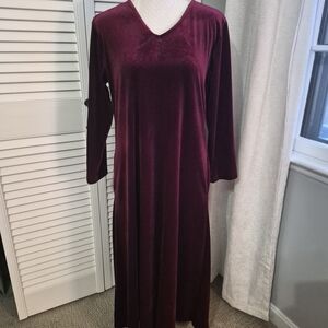 Elegant Long Sleeve Velvet Dress in Rich Burgundy